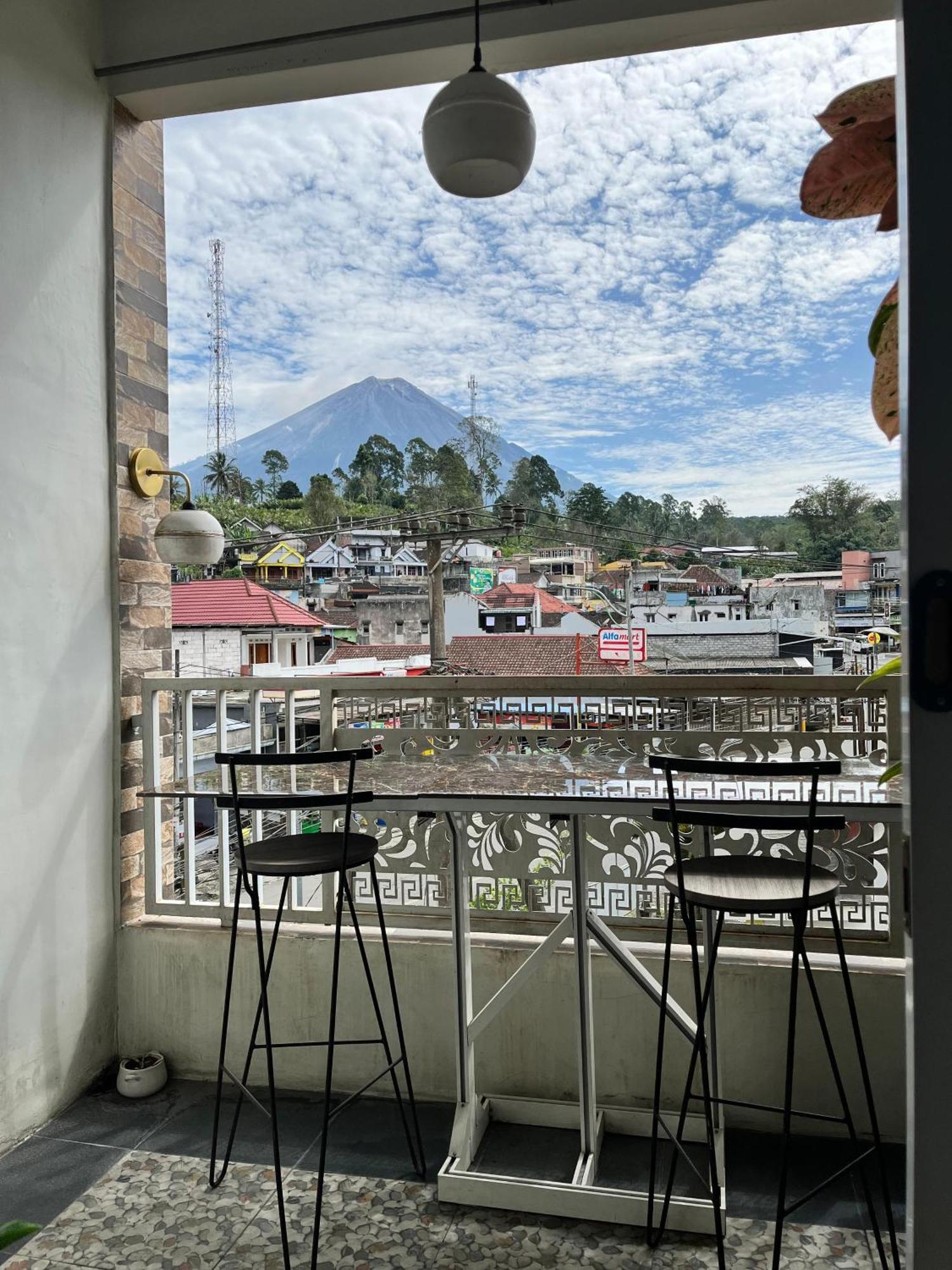 Java Hostel Tumpak Sewu Sidomukti Exteriör bild