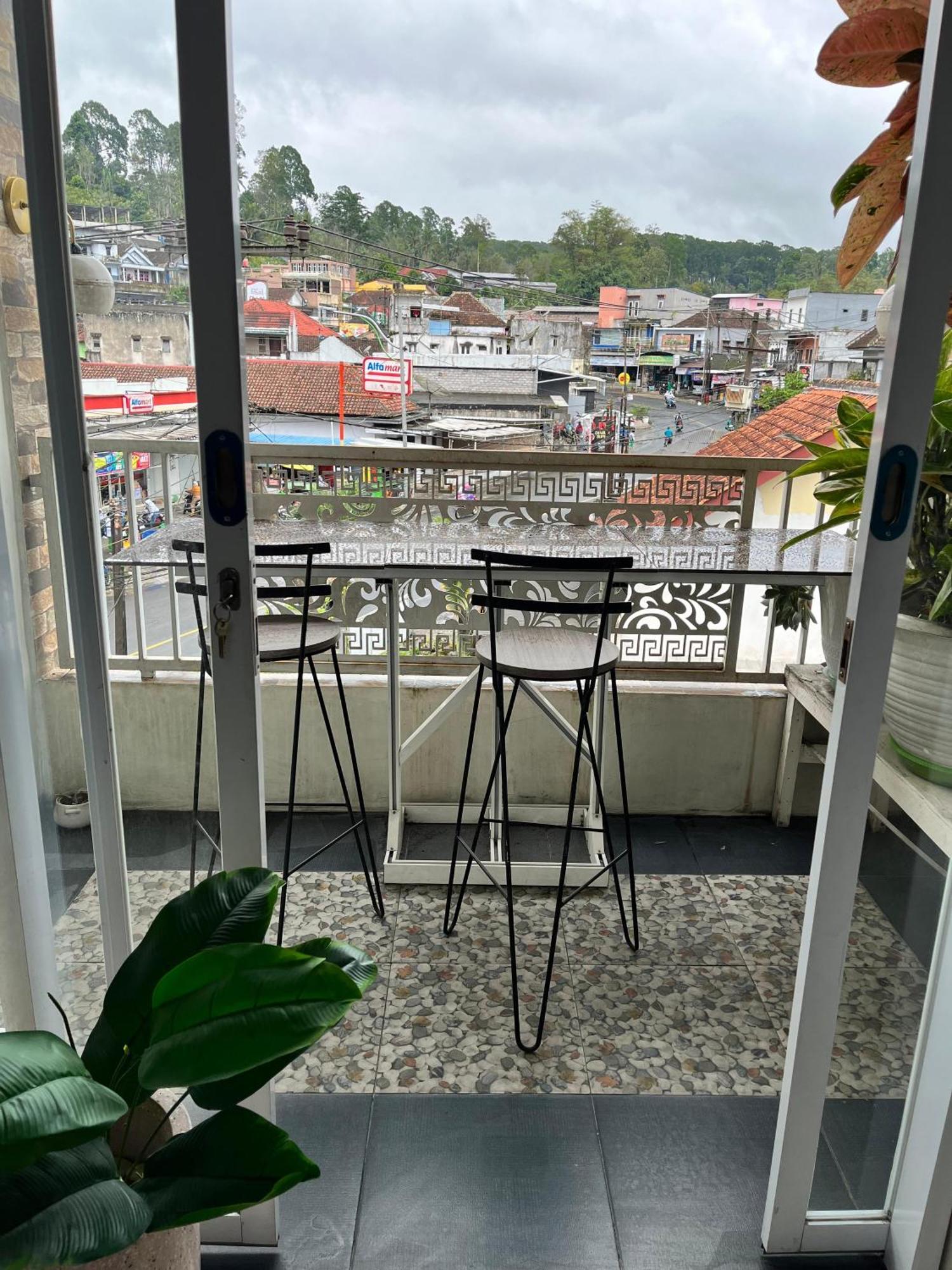 Java Hostel Tumpak Sewu Sidomukti Exteriör bild