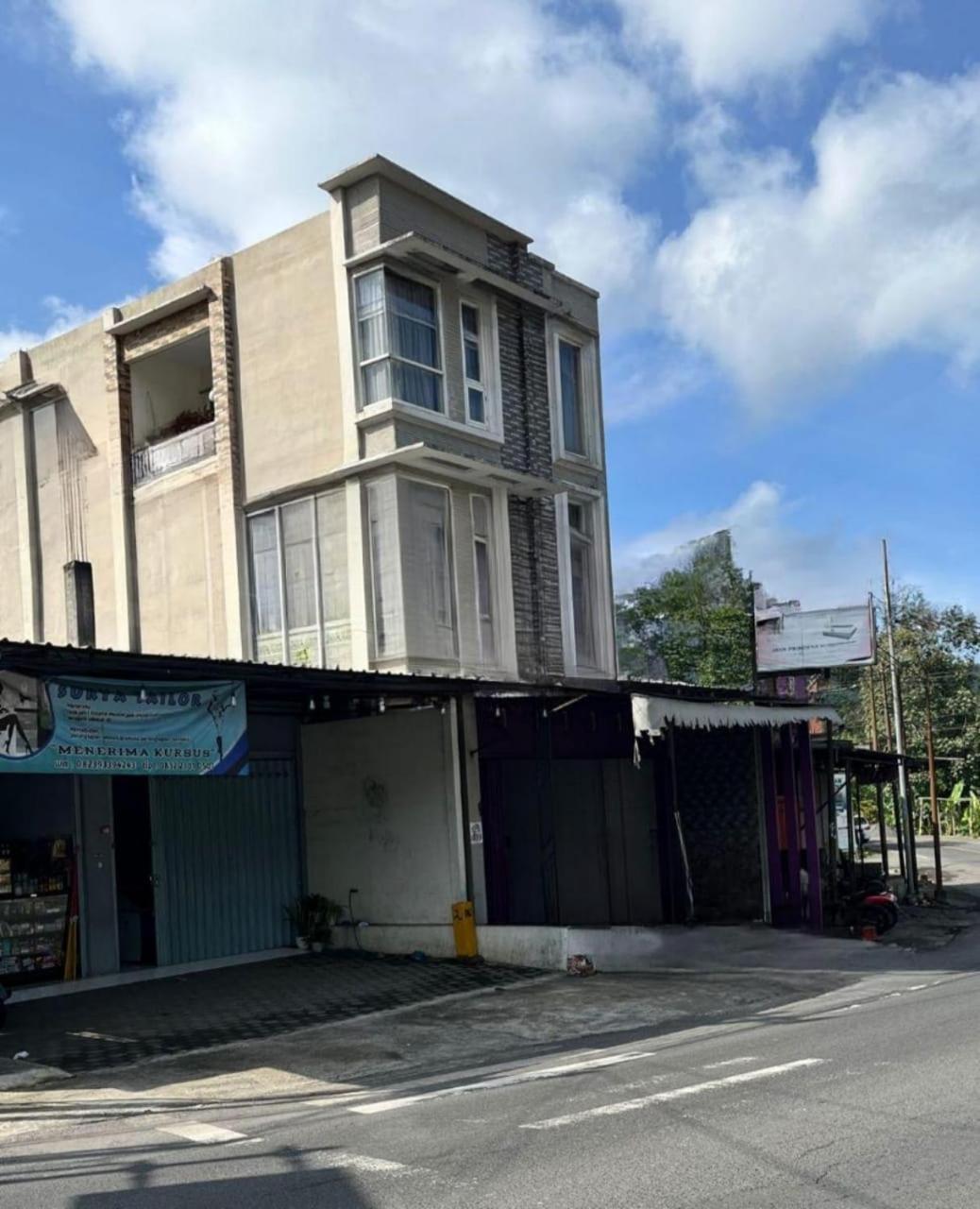 Java Hostel Tumpak Sewu Sidomukti Exteriör bild
